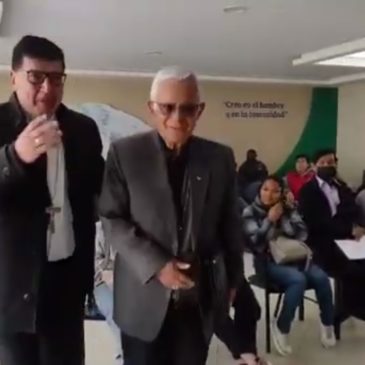 Llegada de Monseñor Víctor Corral a la Asamblea Diocesana Riobamba