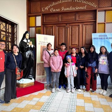 El grupo juvenil de la Catedral realizó una emotiva peregrinación al templo jubilar Santuario Mercedes de Jesús Molina