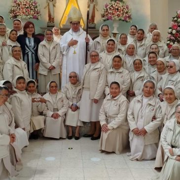 Peregrinación de las Hermanas Marianitas, provincia Santísima Trinidad al Santuario de la Beata Mercedes de Jesús Molina en la ciudad de Riobamba.