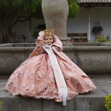 Cambio de vestimenta del Niño Rey de Reyes de Chimborazo