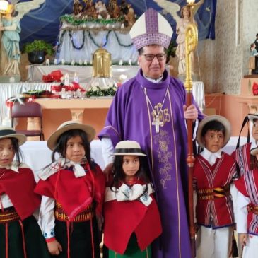 Bendición de las nuevas aulas en la Unidad Educativa Católica Santa Mariana de Jesús de Cajabamba