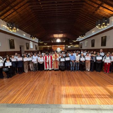 Entrega de certificados a los catequistas de la Diócesis de Riobamba